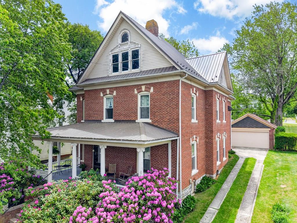 305 W Baumgardner Ave. — photo