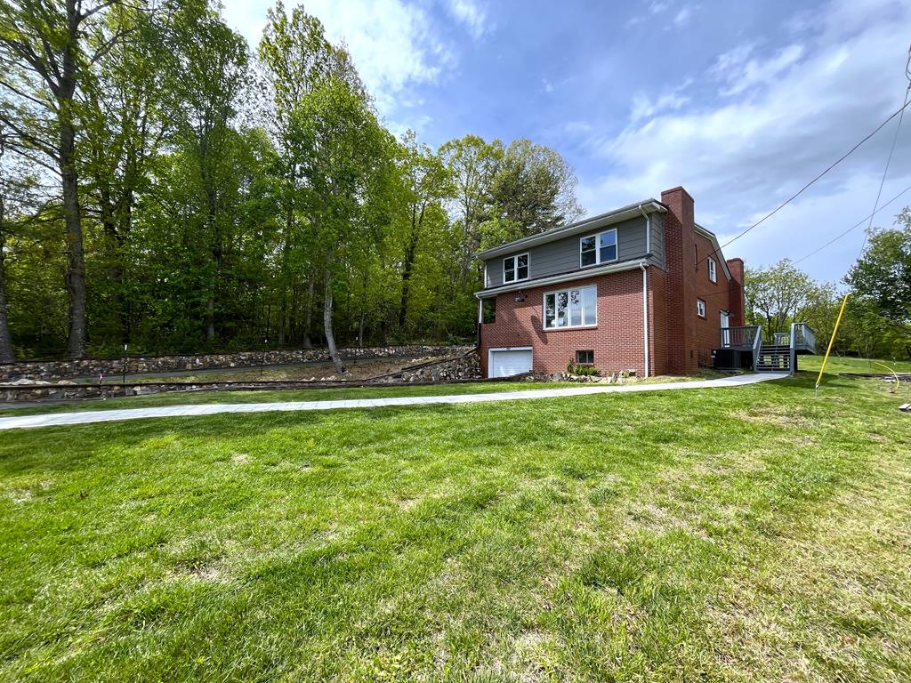 353 Greenbriar Road — photo