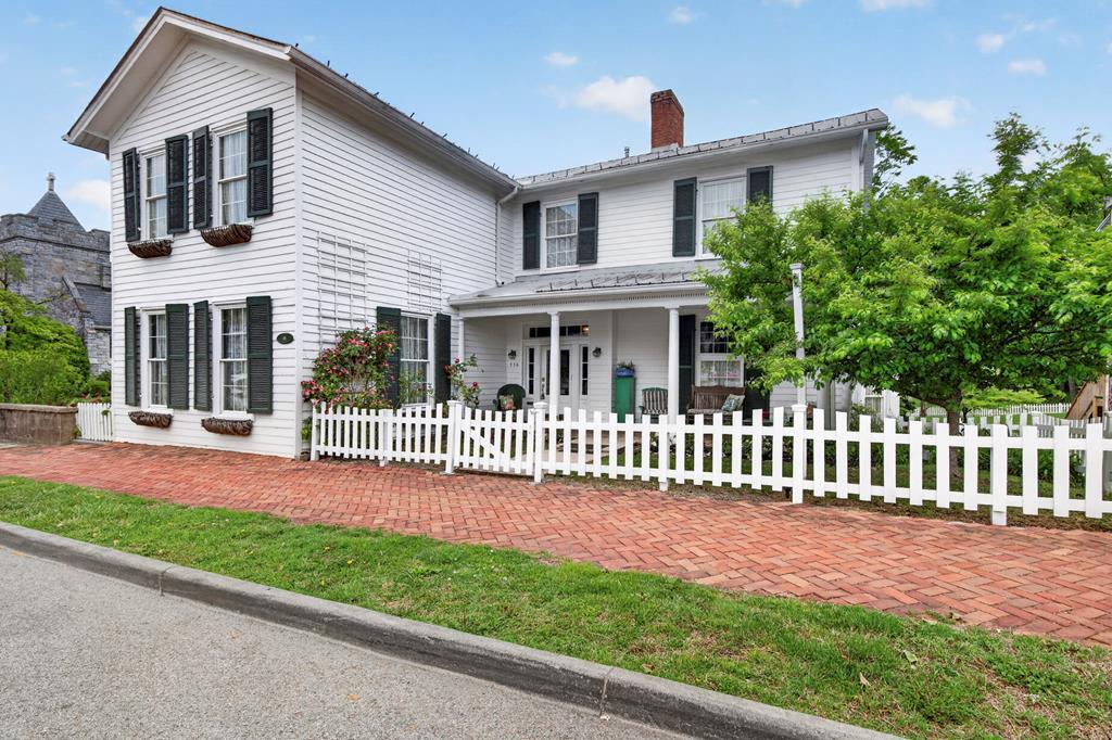 116 E Main Street — photo