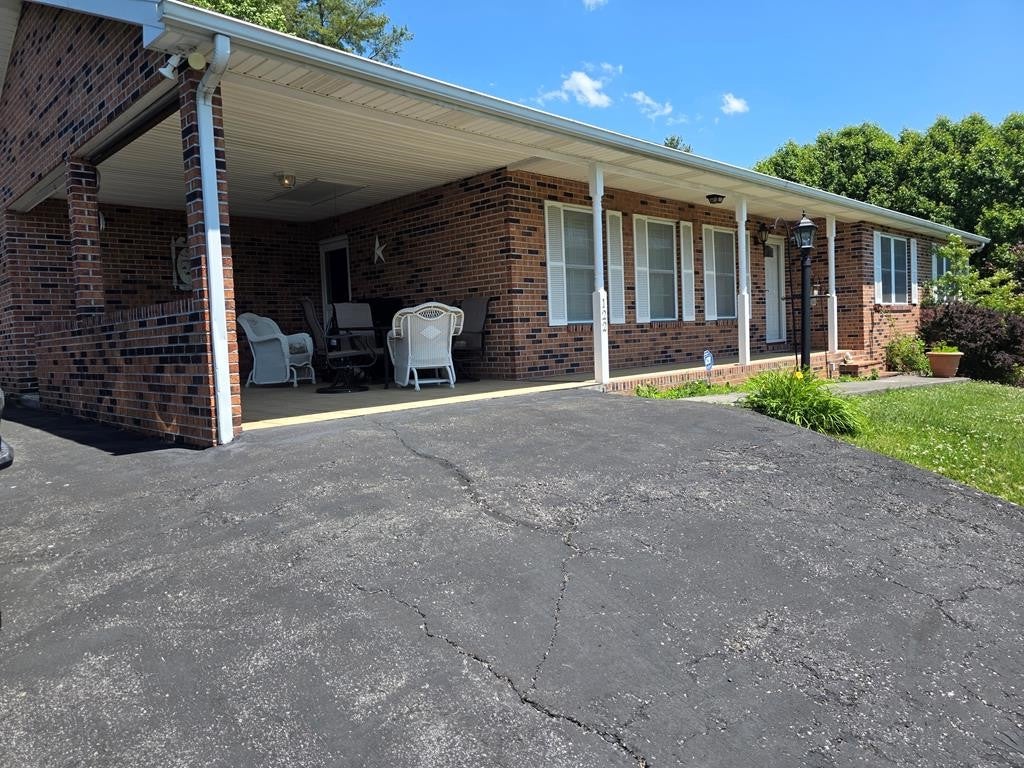 122 Lawson Lane — photo