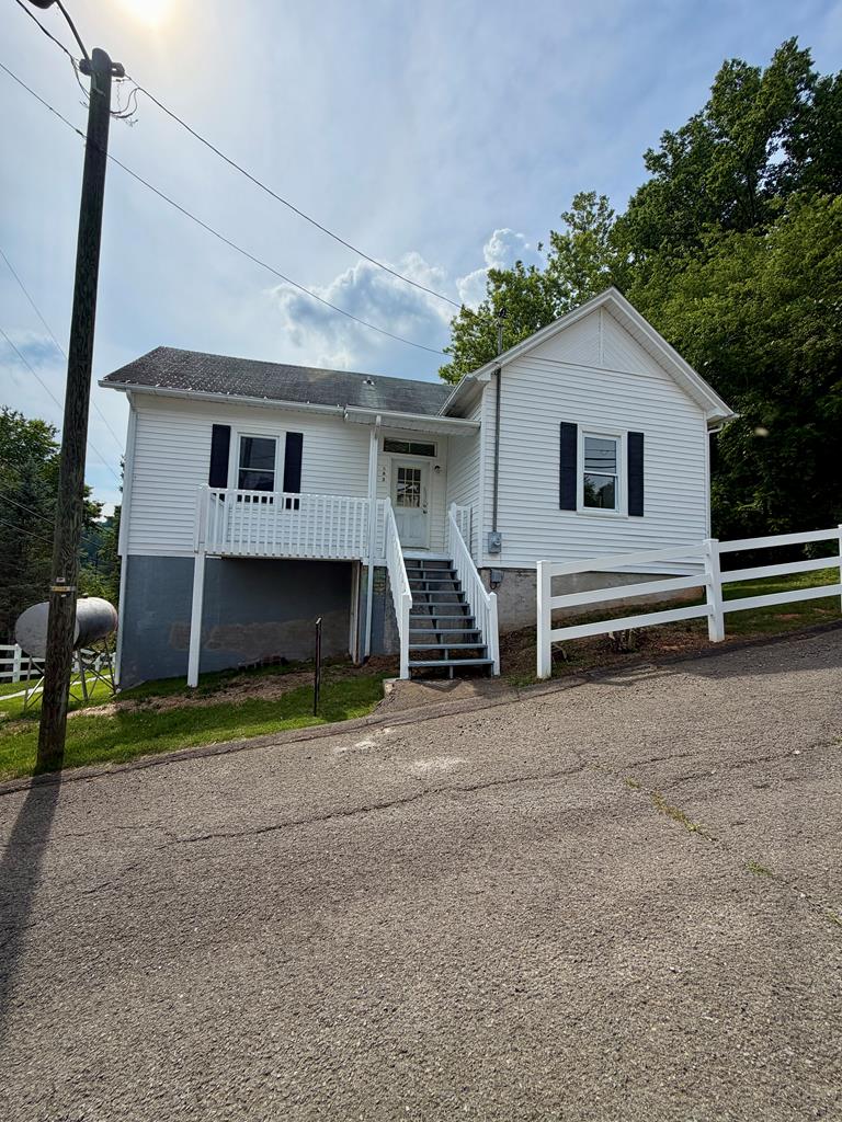 102 Boss Row — photo