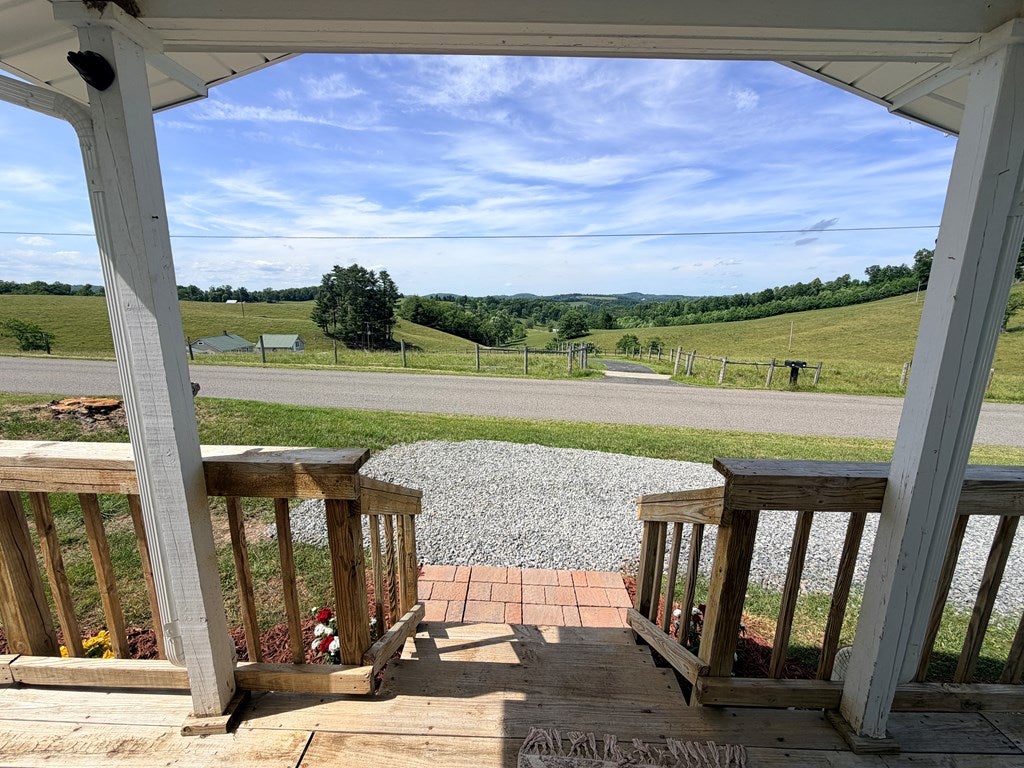476 Marthas Knob Rd, Galax, VA 24333 — photo 3