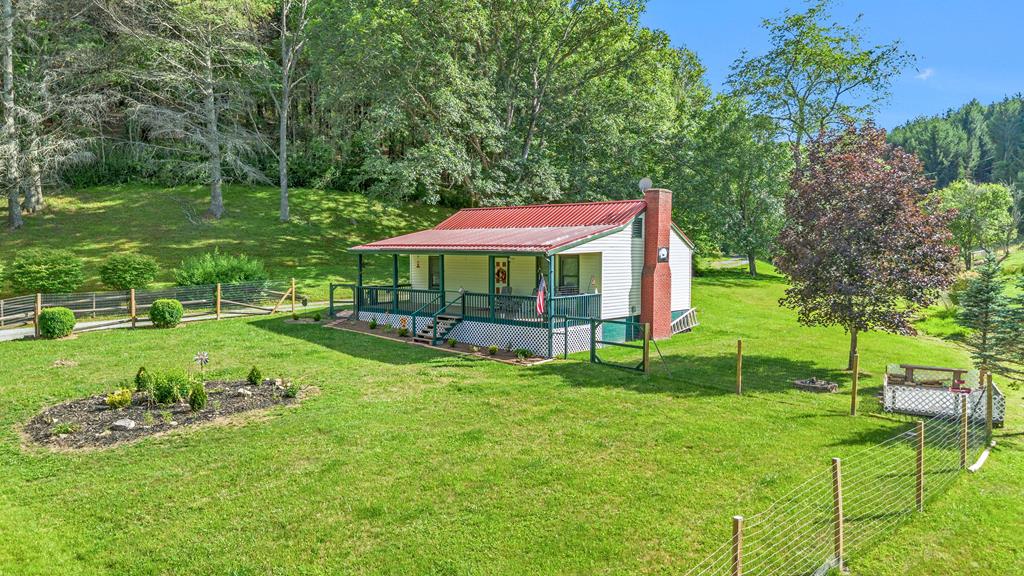 904 Roundhouse Rd — photo