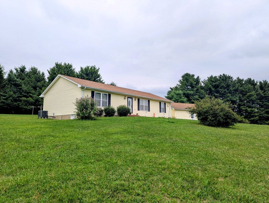 213 Smith Farm Rd, Check, VA 24072 — photo 2