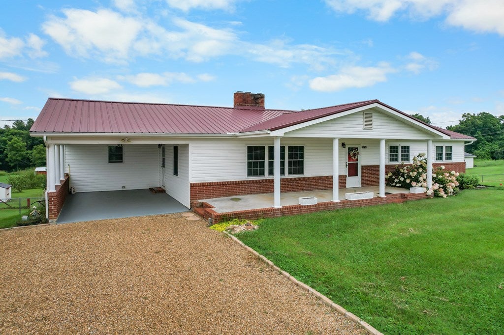 34296 Stagecoach Rd, Glade Spring, VA 24340 — photo 2