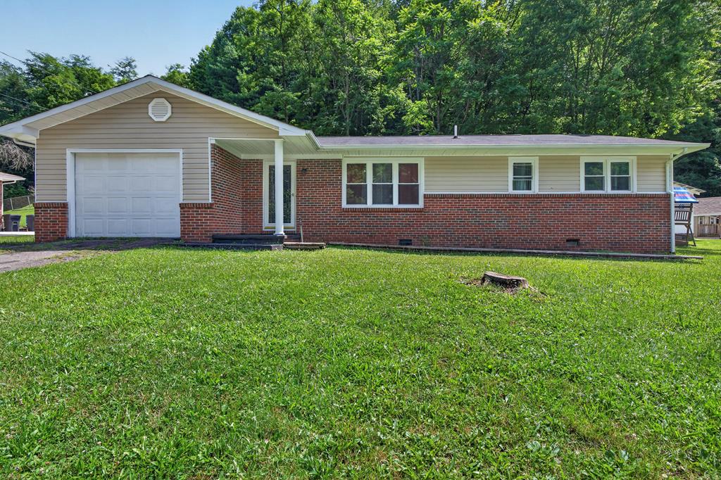 168 Country Oaks — photo