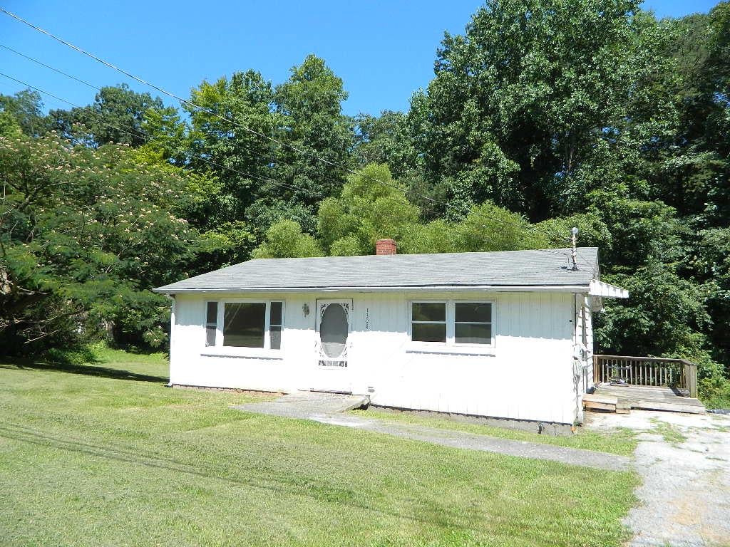 1308 Scratch Gravel Road — photo