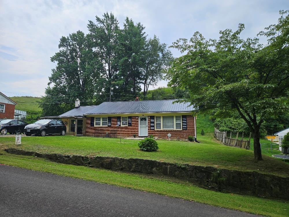 724 Apple Valley Rd — photo