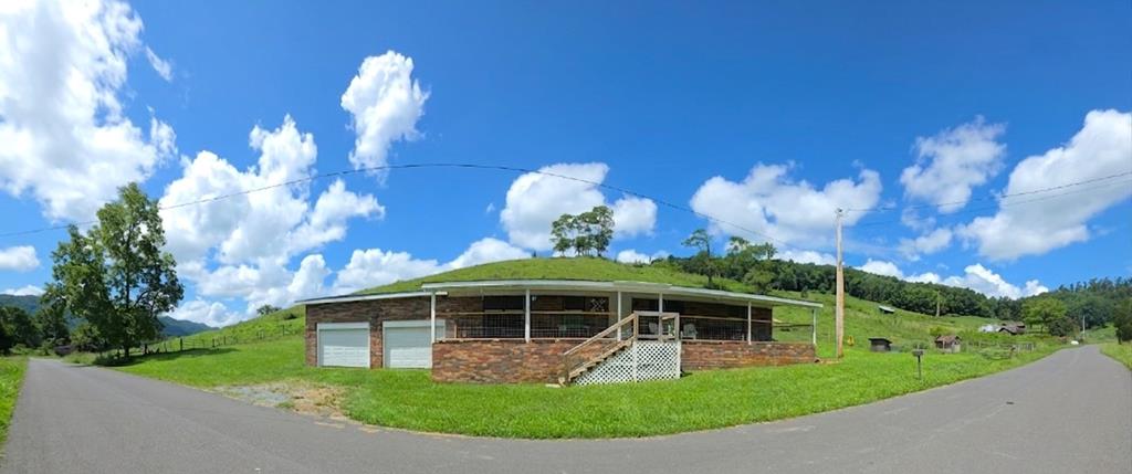 3881 Moccasin Valley Road — photo