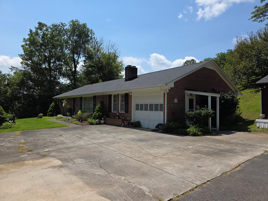 1377 Floyd Hwy N — photo