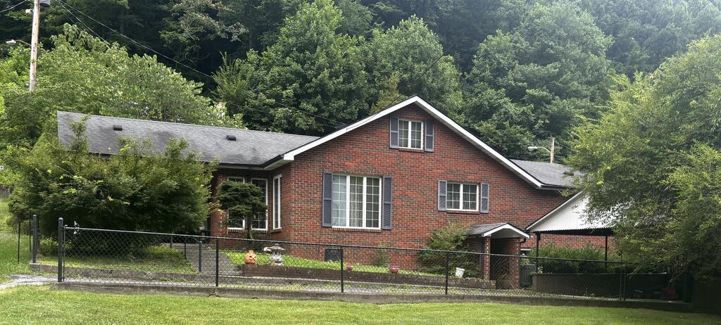 1022 Oak Street — photo
