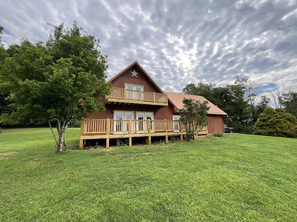 509 Random Rd, Hillsville, VA 24343