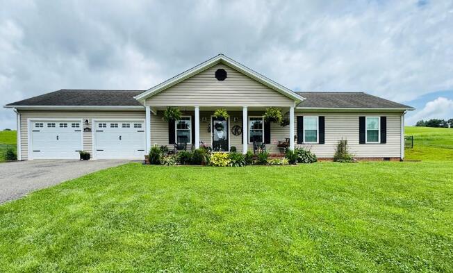 2445 Pipers Gap — photo