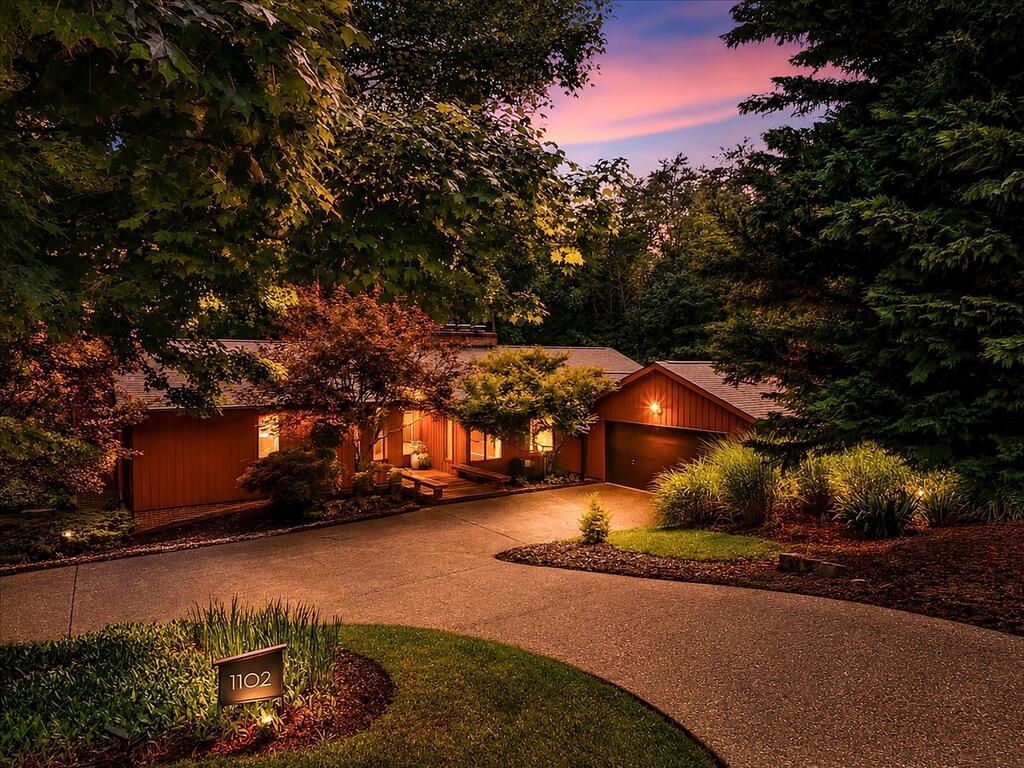 1102 Deerfield Drive — photo