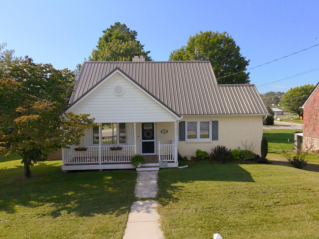 305 E Buck Ave — photo