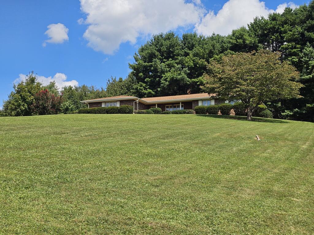 154 Stapleton Street, Pounding Mill, VA 24637 — photo 2