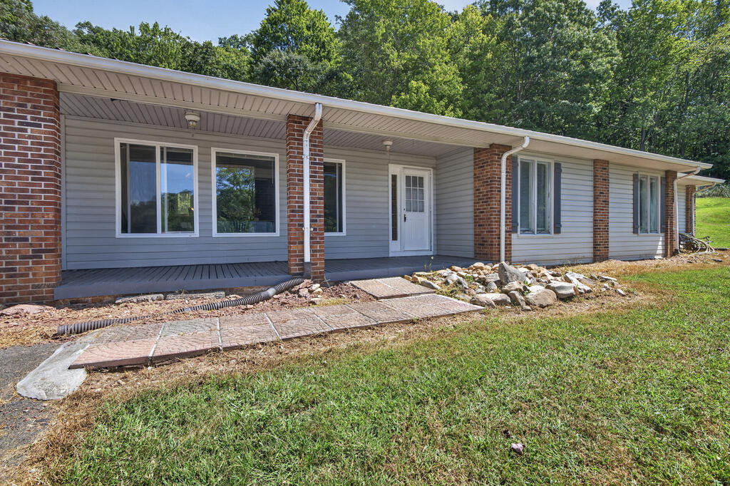 133 Reed Hollow Rd, Marion, VA 24354 — photo 2