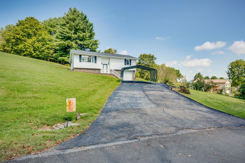 136 Fincastle Drive — photo