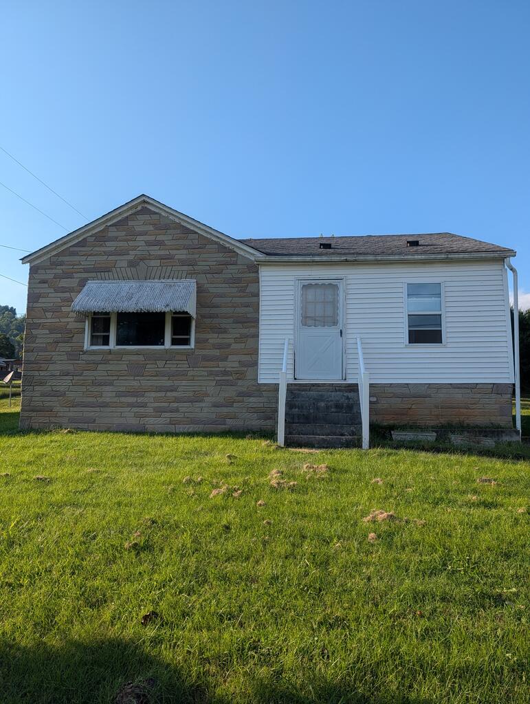 1755 E Main St — photo