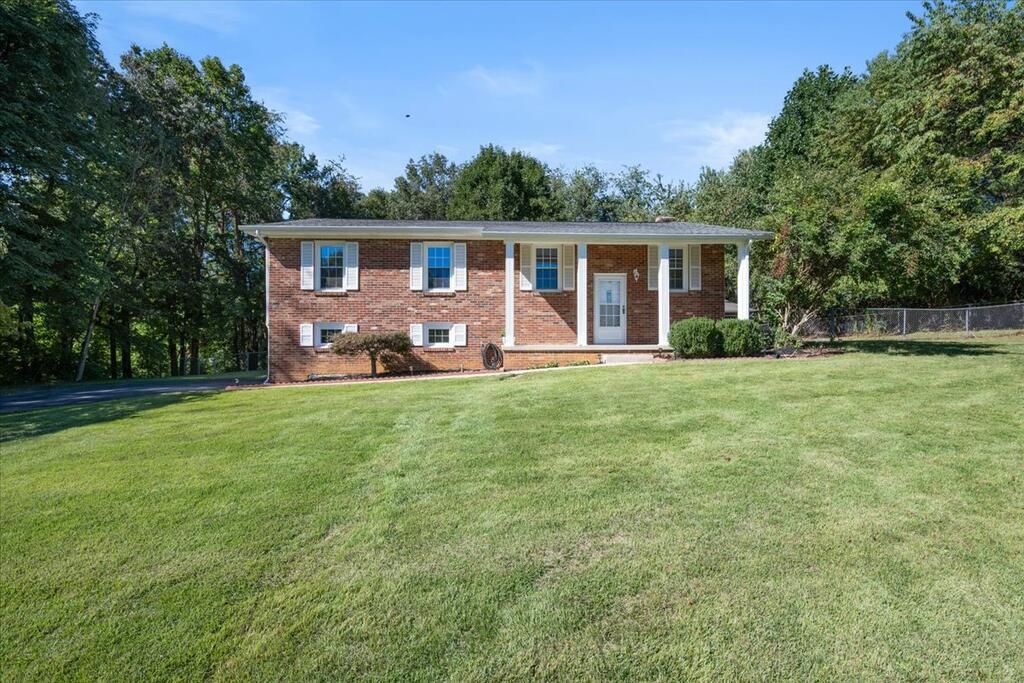 565 Lynnwood Drive — photo