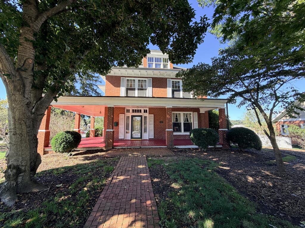 310 Calhoun St — photo