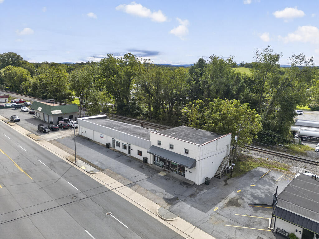 560-D W Main St — photo