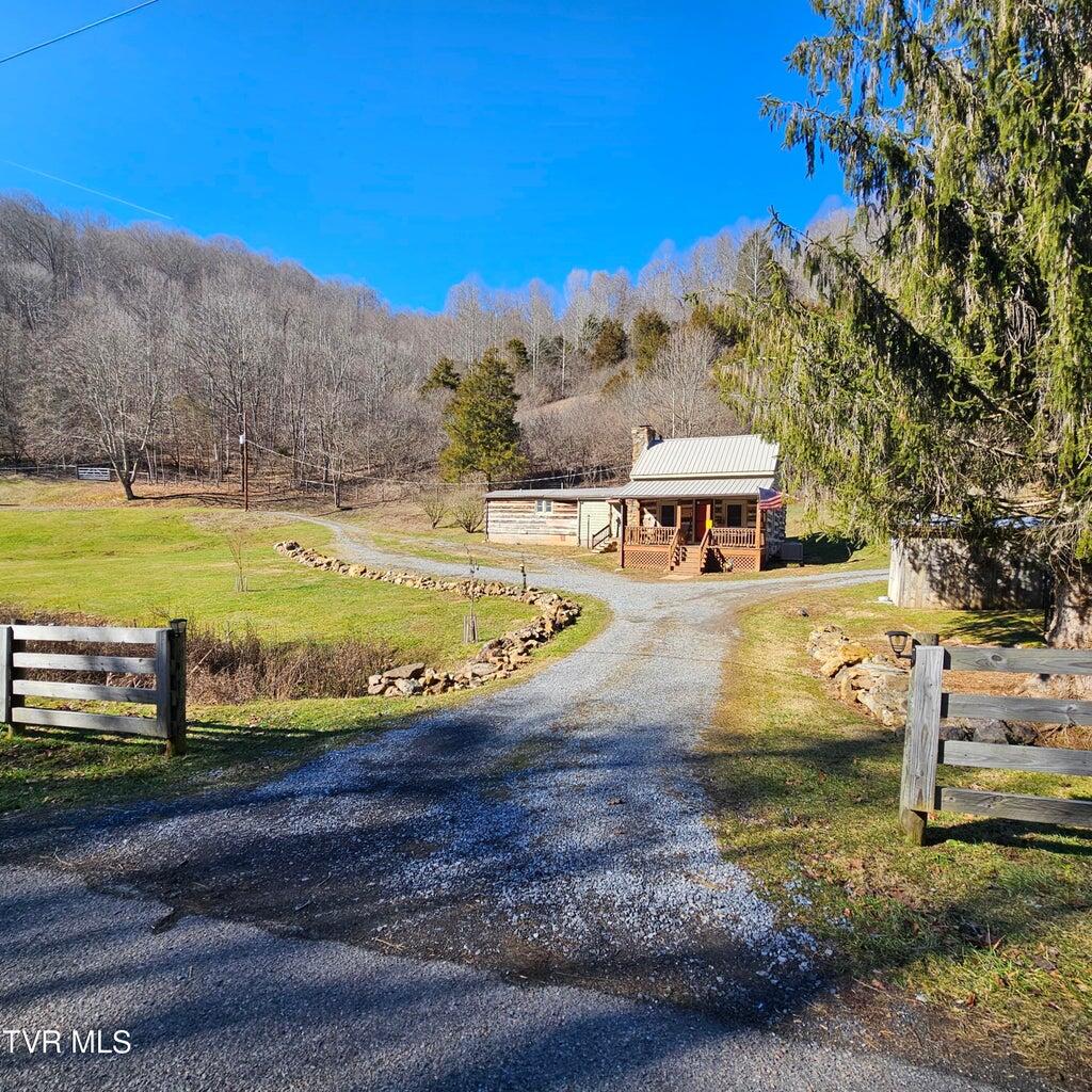7697 Blue Grass Trl — photo