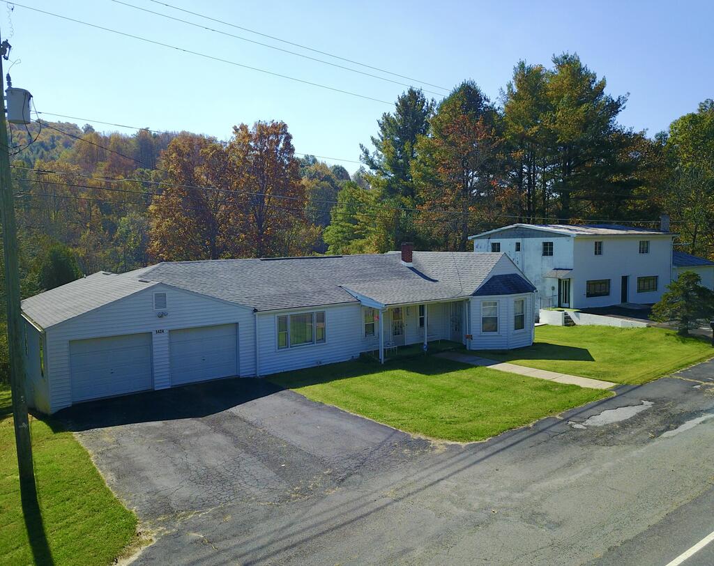 1424 Pipers Gap Rd — photo
