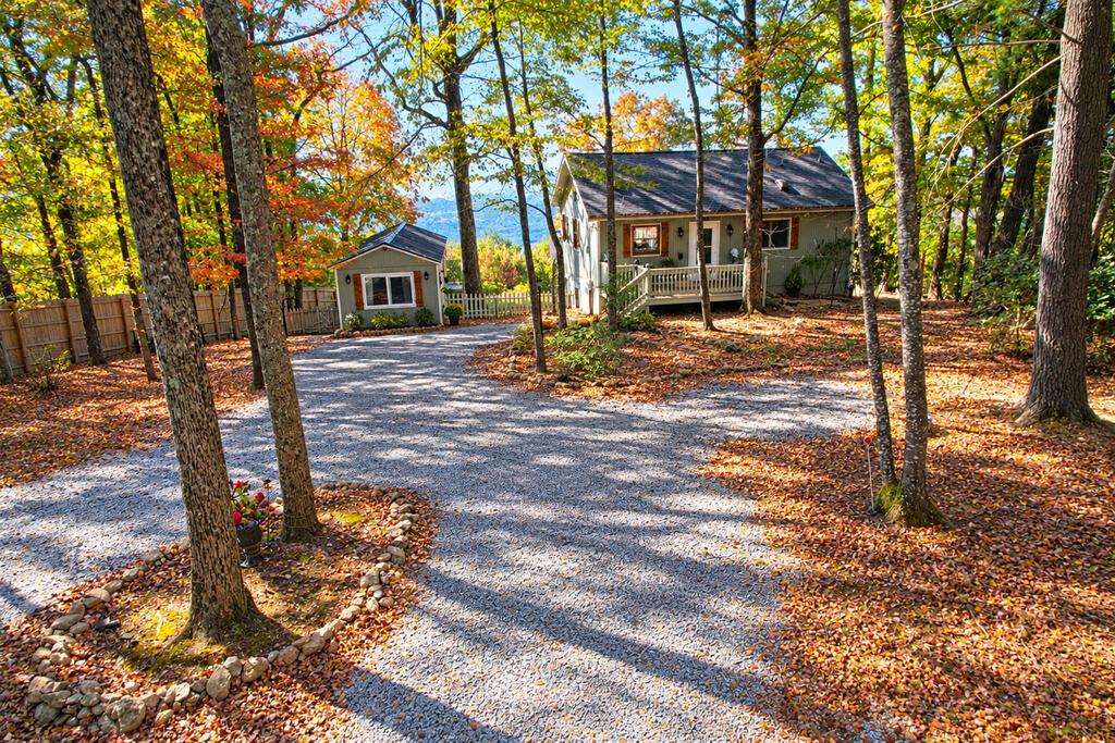 518 Rhododendron Road — photo