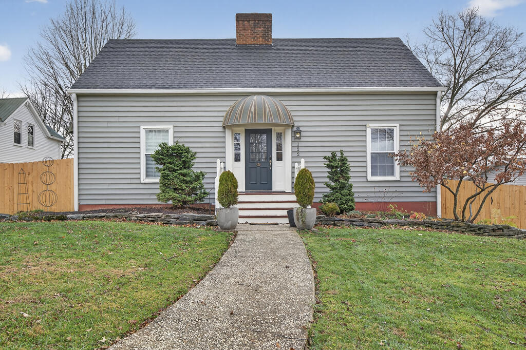 122 Stonewall Hts NE — photo
