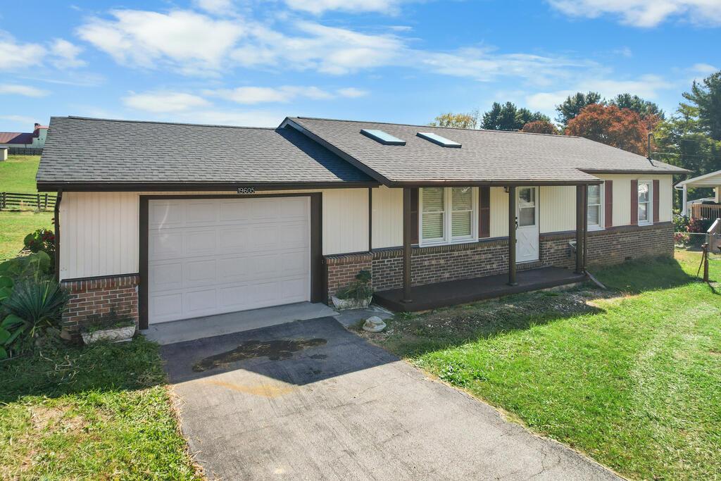 19605 Greenbrier Dr — photo