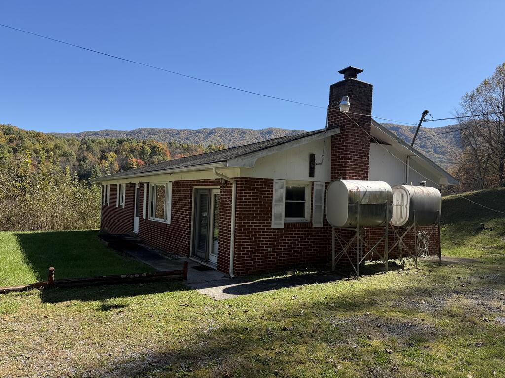 237 Walnut Drive, Cedar Bluff, VA 24609 — photo 3