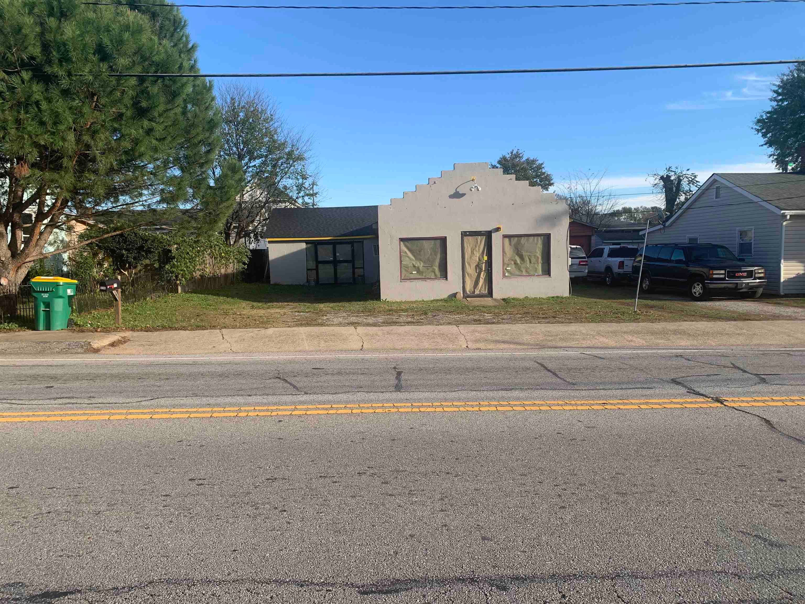 5286 S Main Street — photo