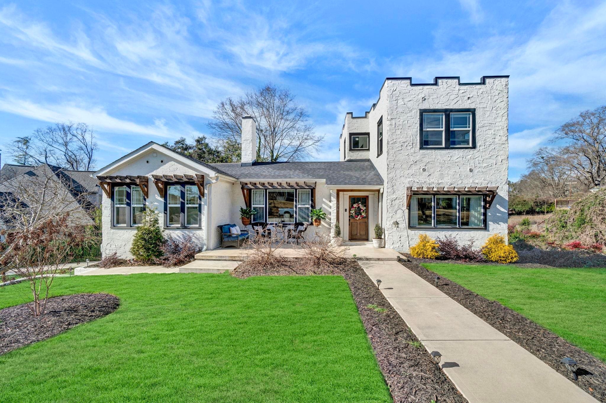176 E Victoria Road — photo