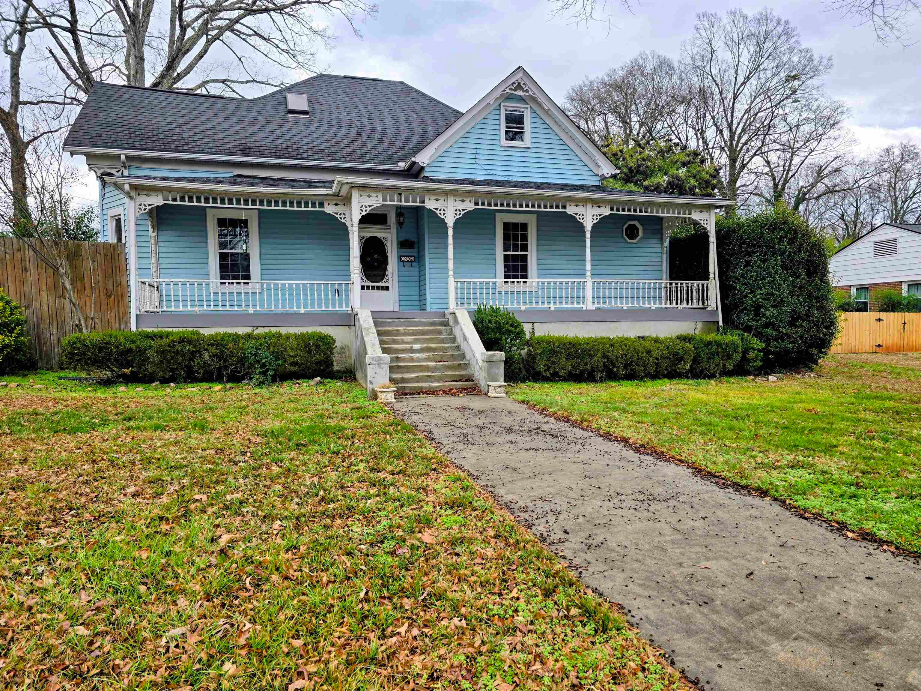 717 College Drive — photo