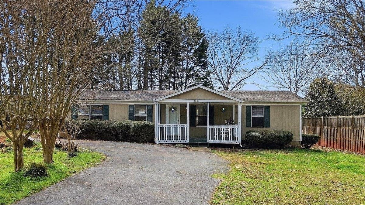 1361 Hickory Nut Road — photo
