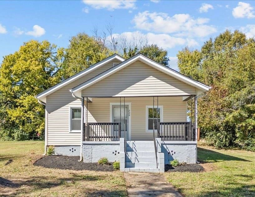 228 Grandview Drive — photo