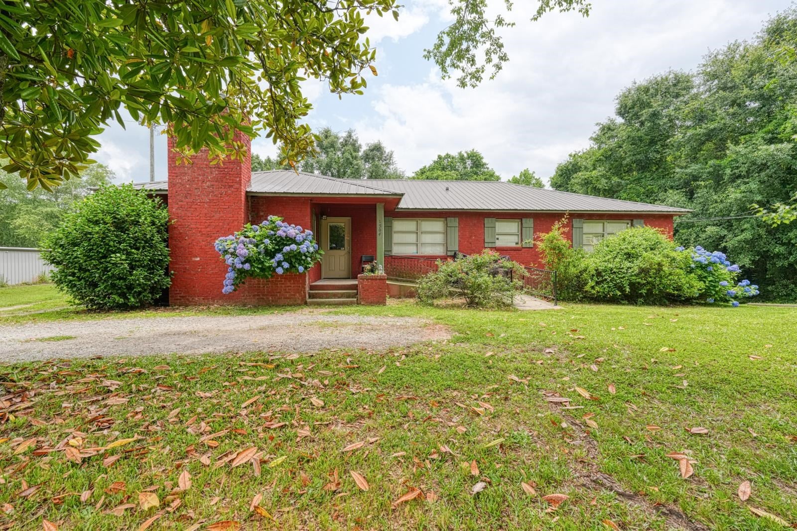 1504 E Rutherford Street — photo