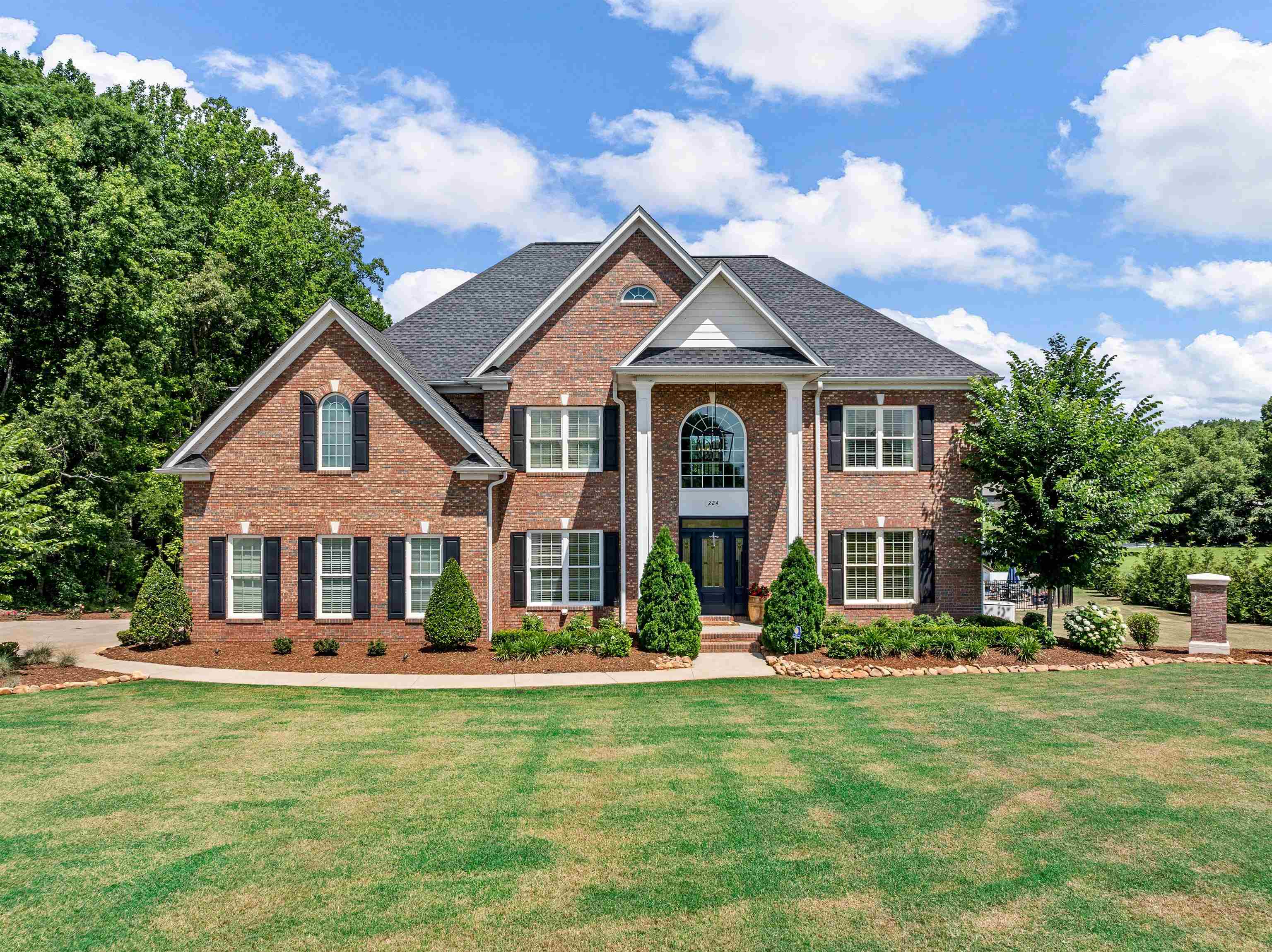 224 Thorncrest Drive — photo