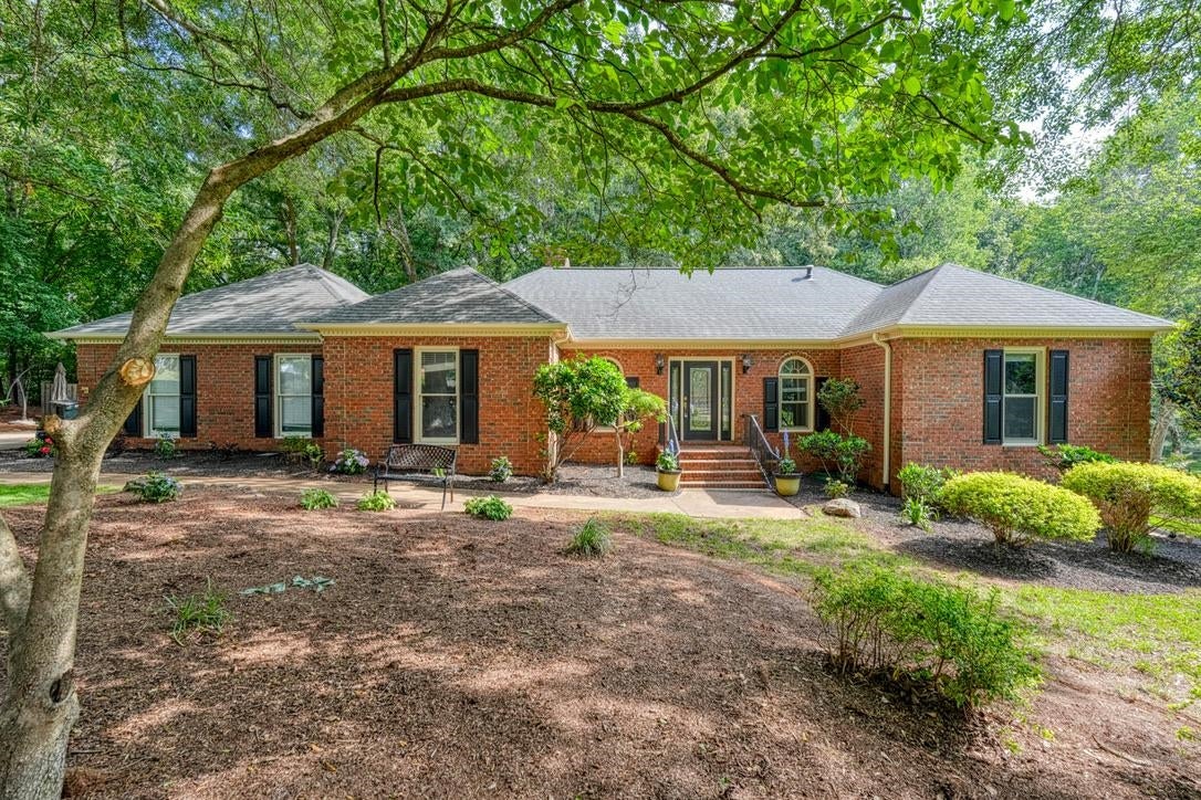 144 Hawk Creek Drive — photo