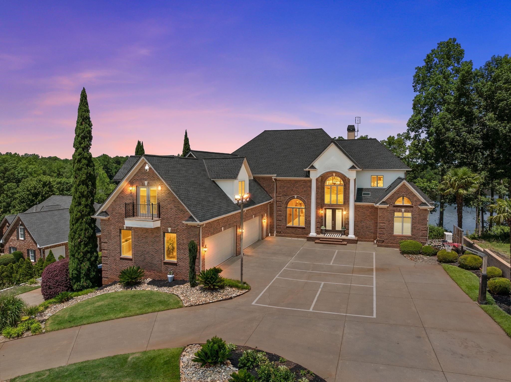 204 E Caledonia Court — photo