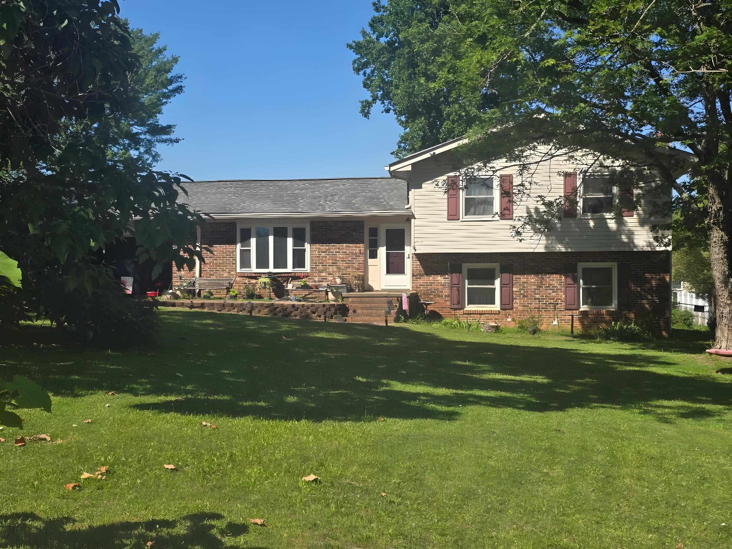 142 Greenbriar Dr — photo