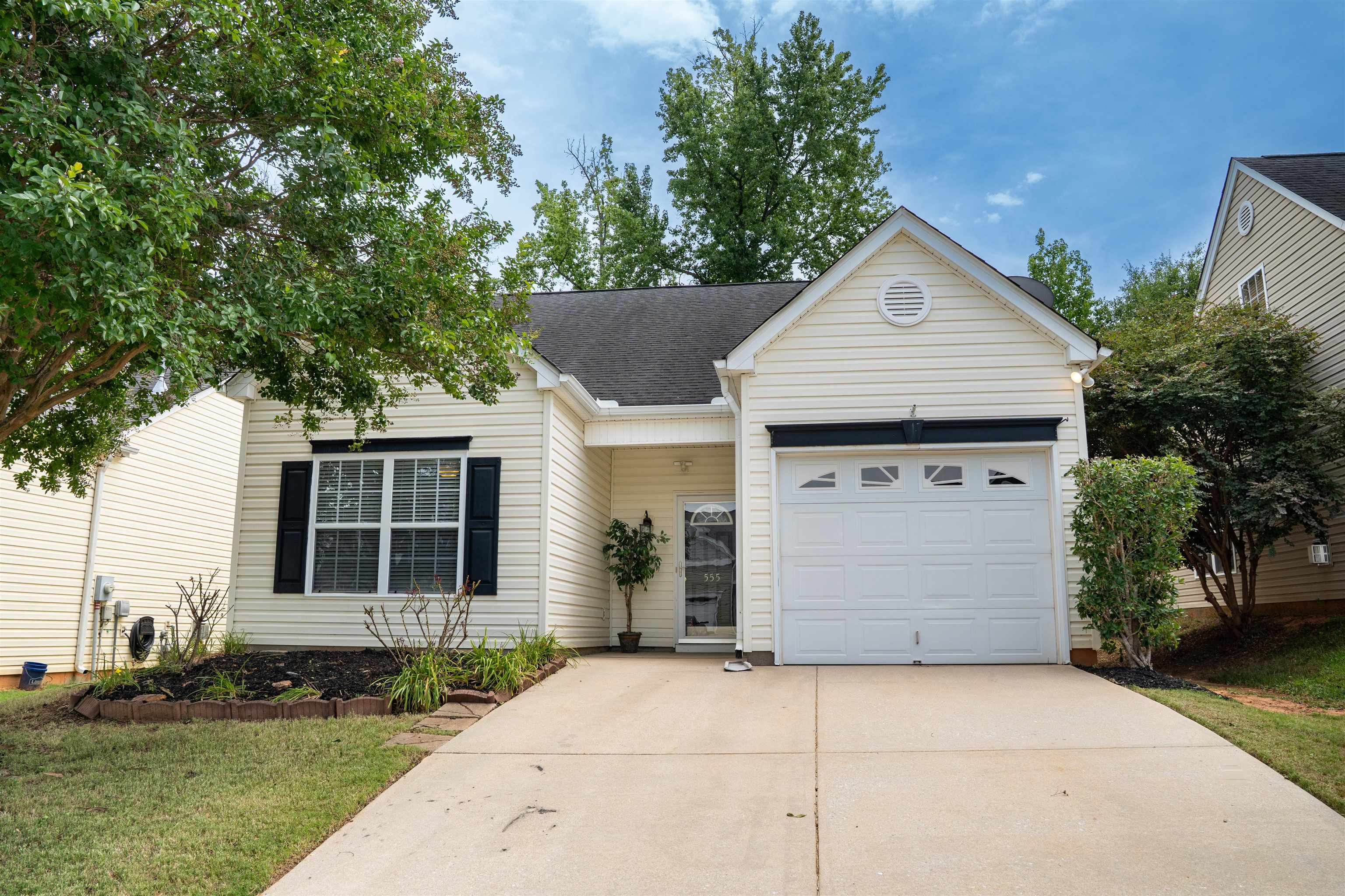 555 Clairidge Drive — photo