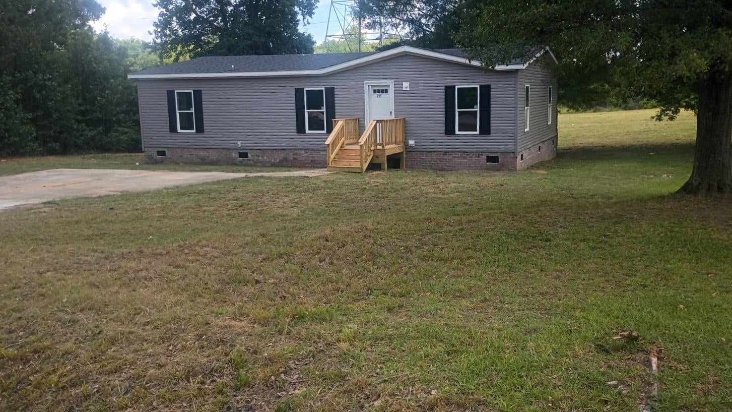 211 Woodland Circle — photo