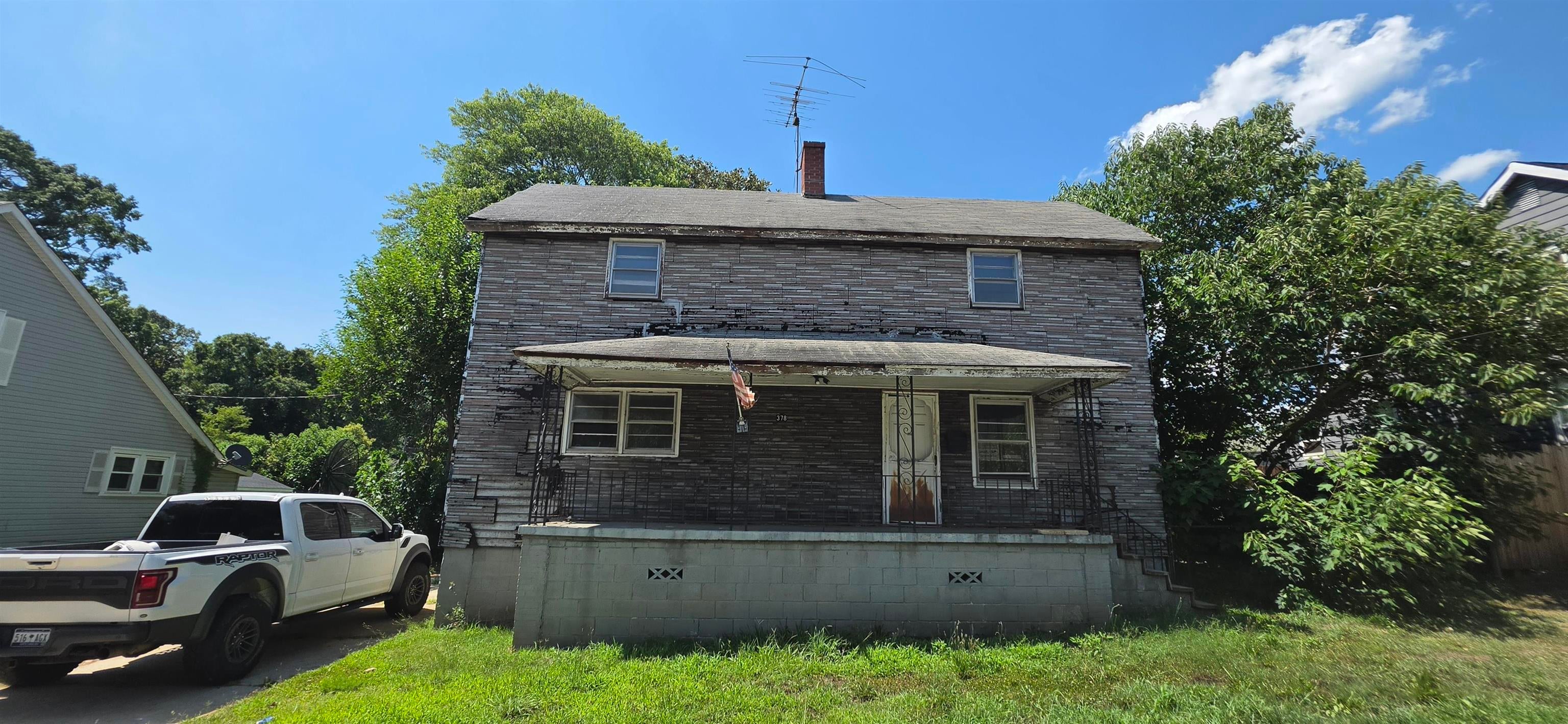 378 College Street — photo
