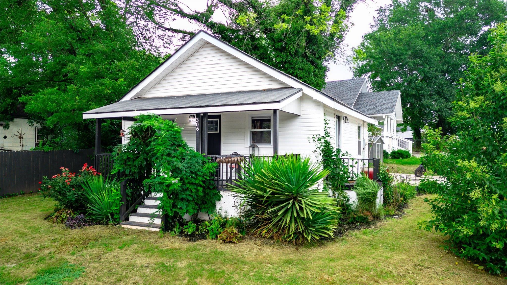 306 Lady Street — photo