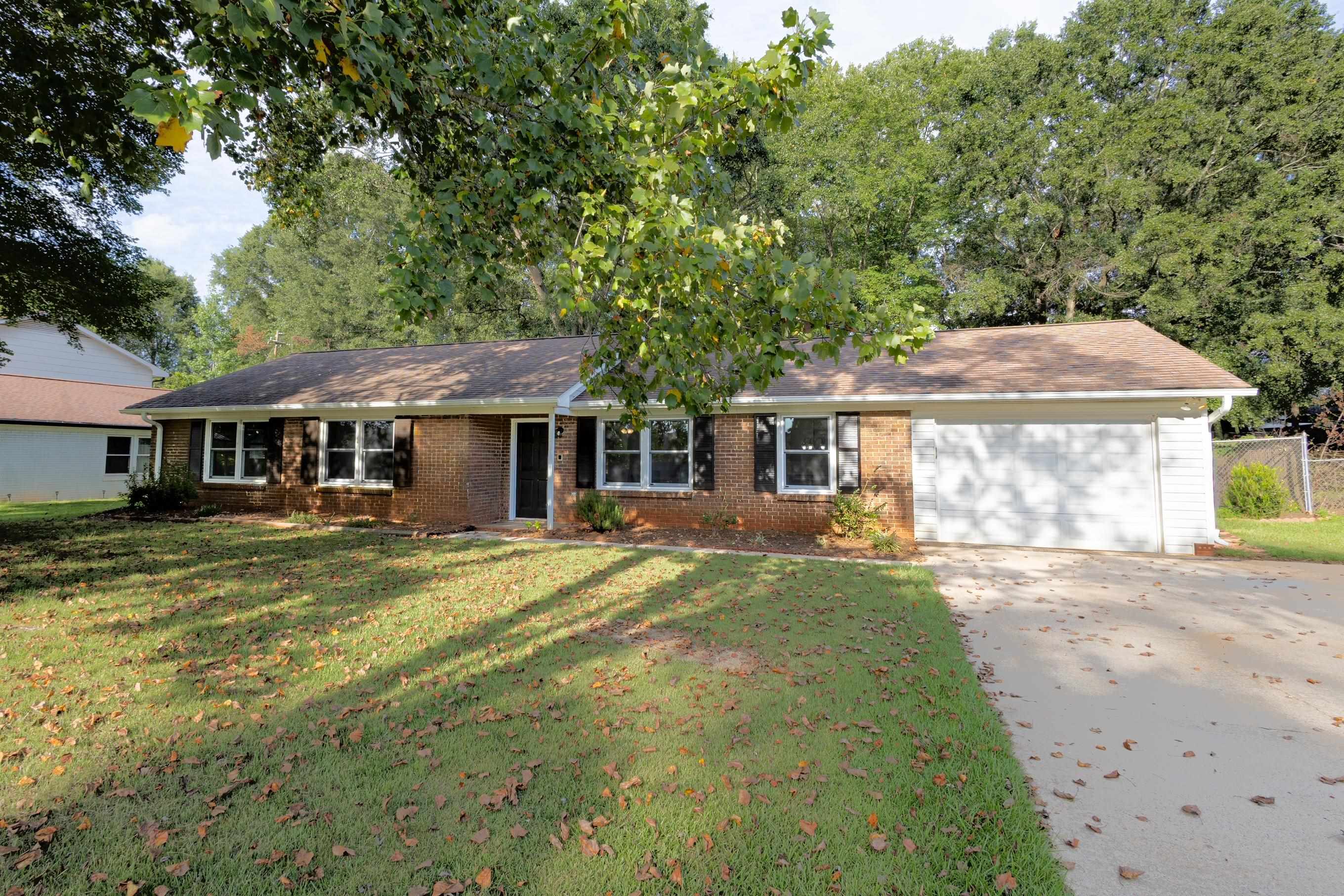 220 River Forest Drive — photo
