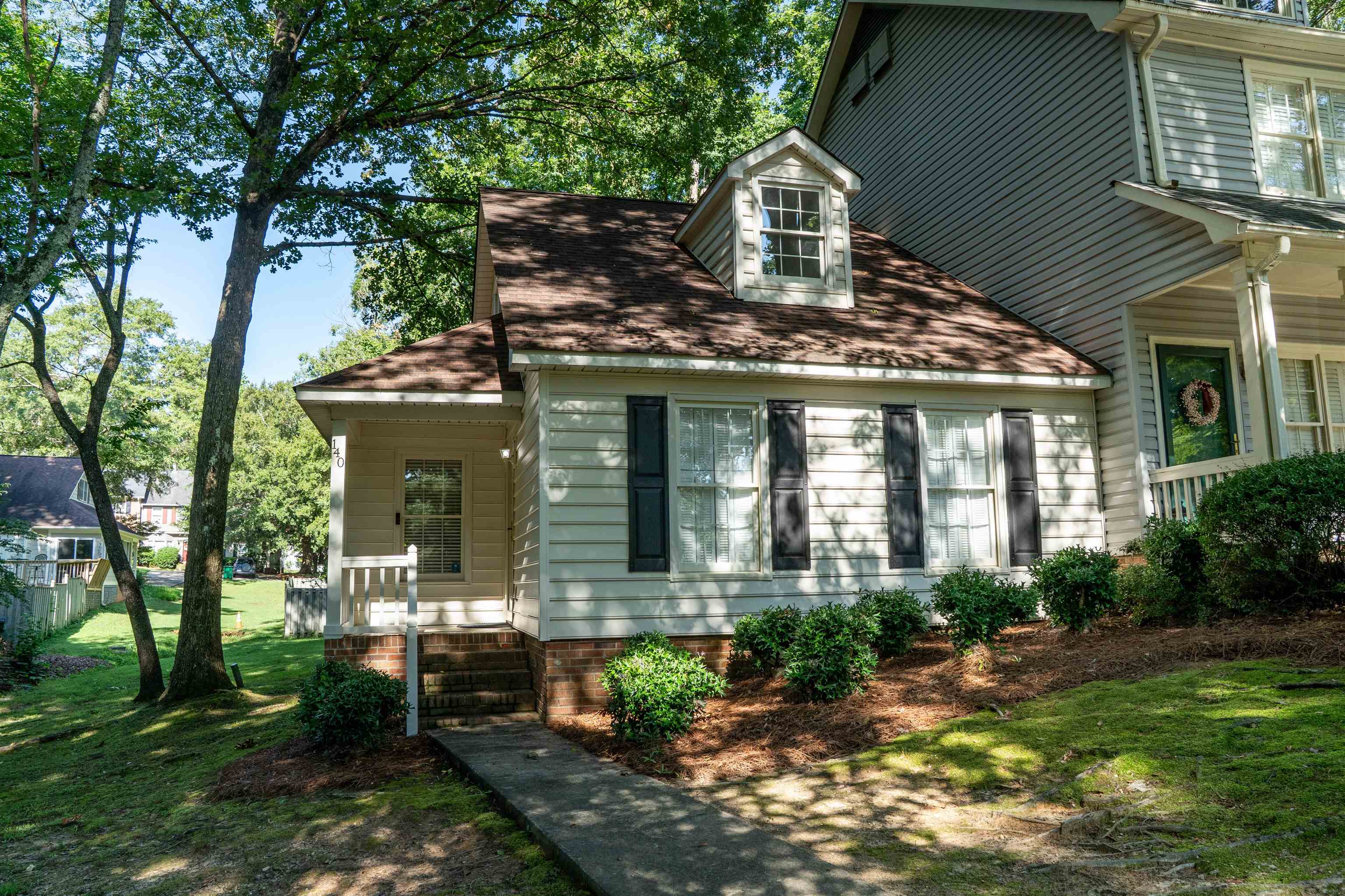 140 Inwood Court — photo