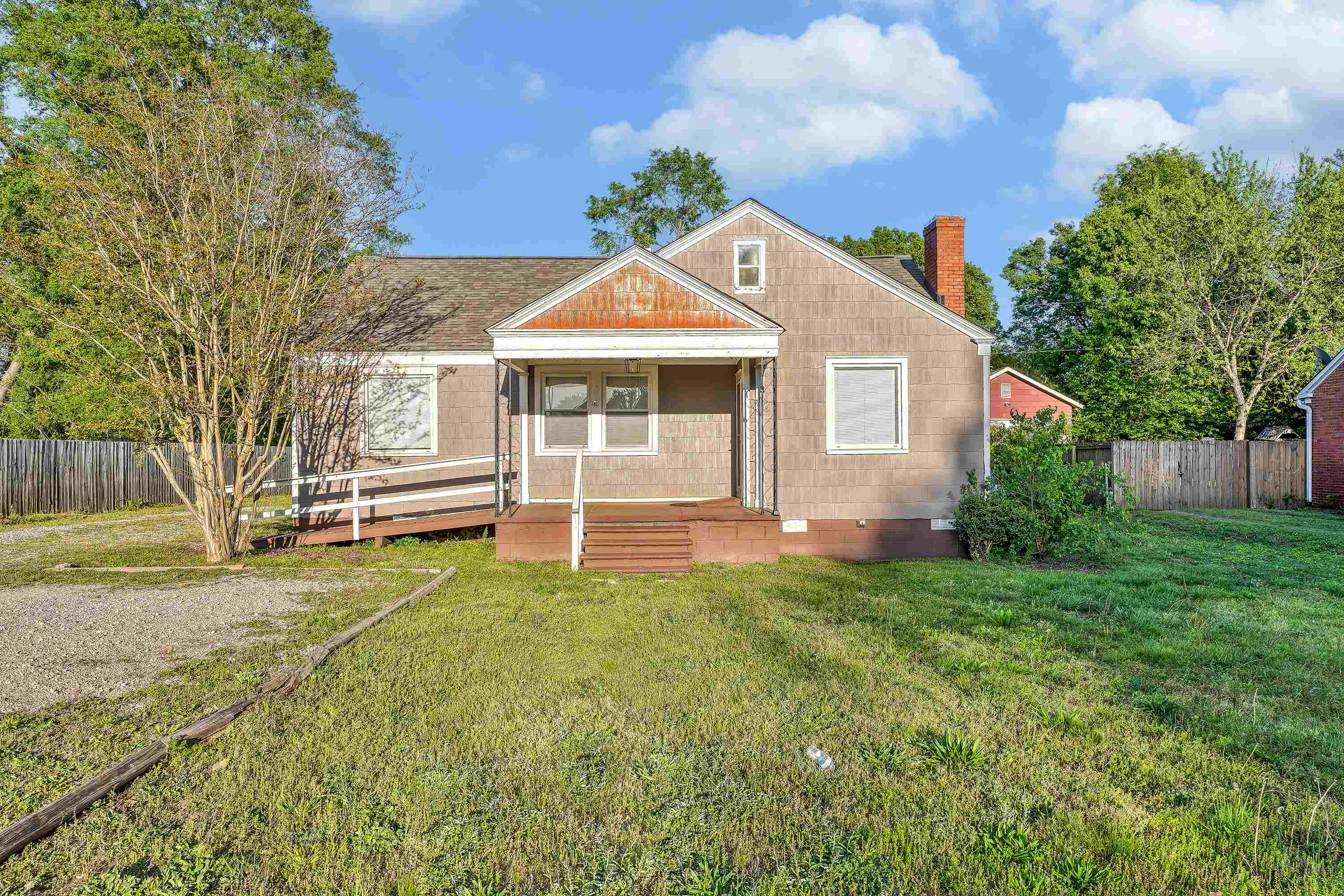 170 Gossett Rd — photo