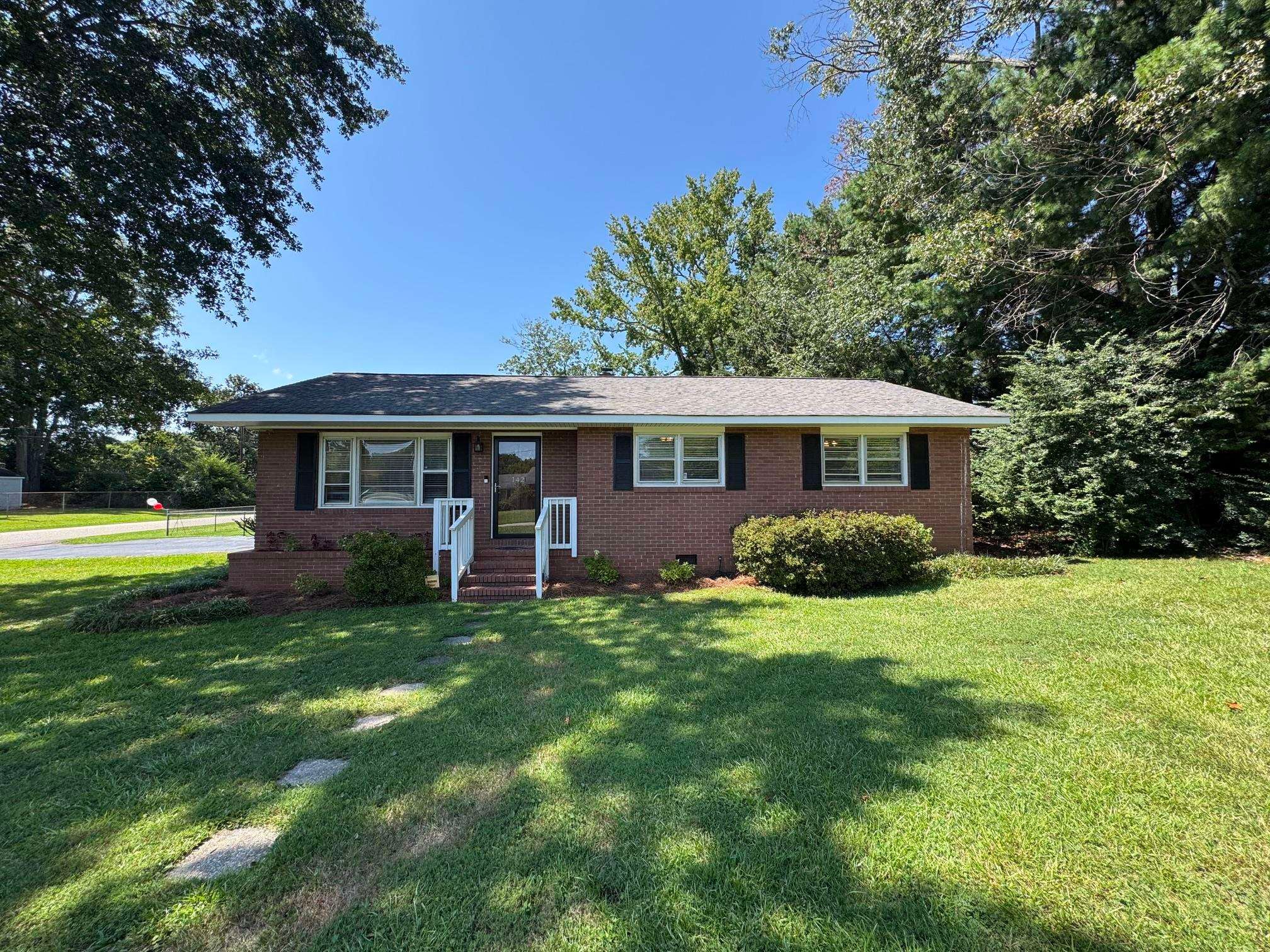 142 Woodhaven Drive — photo